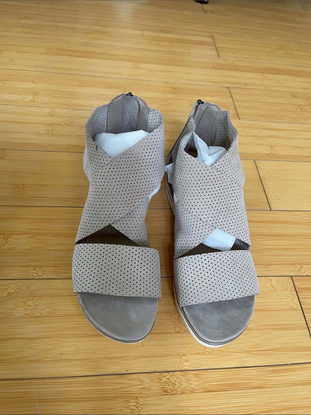 Women Eileen Fisher Suede Criss Cross Open Toe Summer Shoes Back Zipper 7.5 NWOT